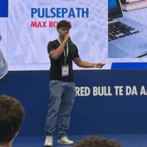 Max Borra Palau pitching PulsePath at the Red Bull Basement national final in València