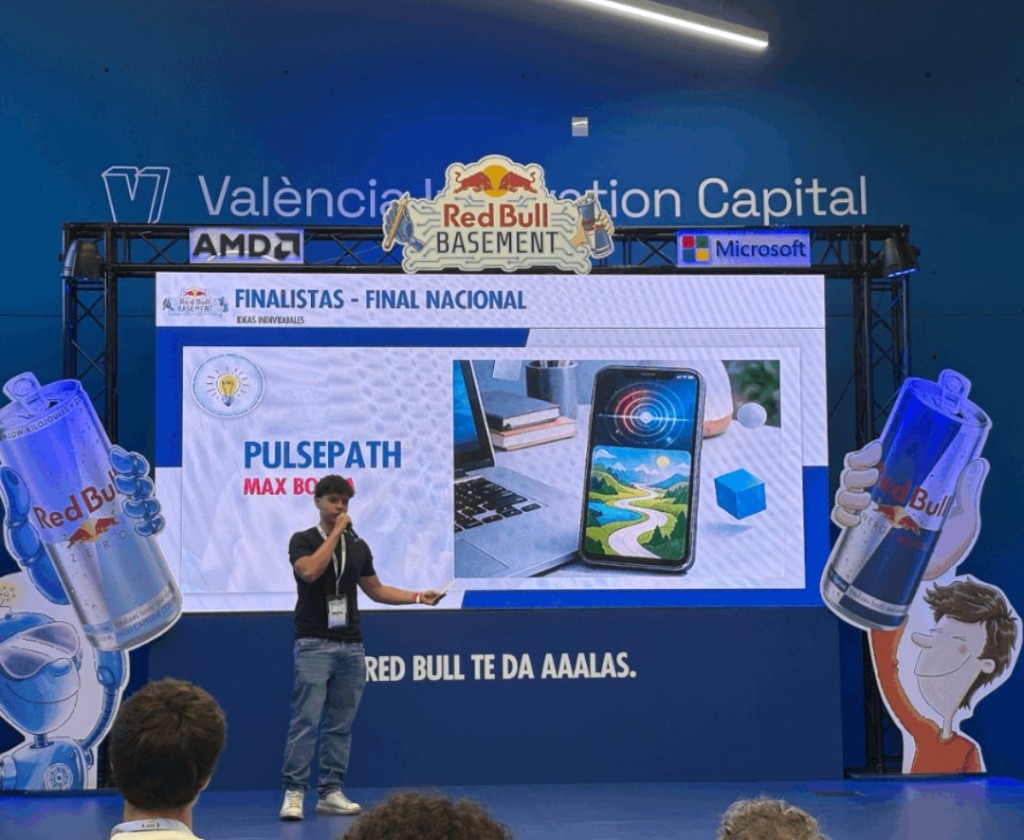 Max Borra Palau pitching PulsePath at the Red Bull Basement national final in València